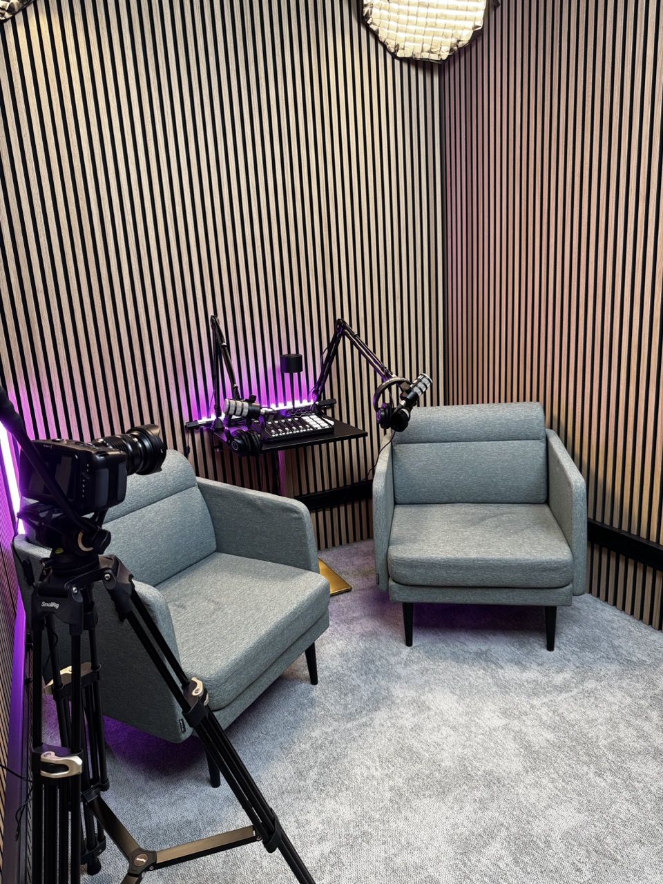 Équipements du studio podcast ONEPROD à Monaco